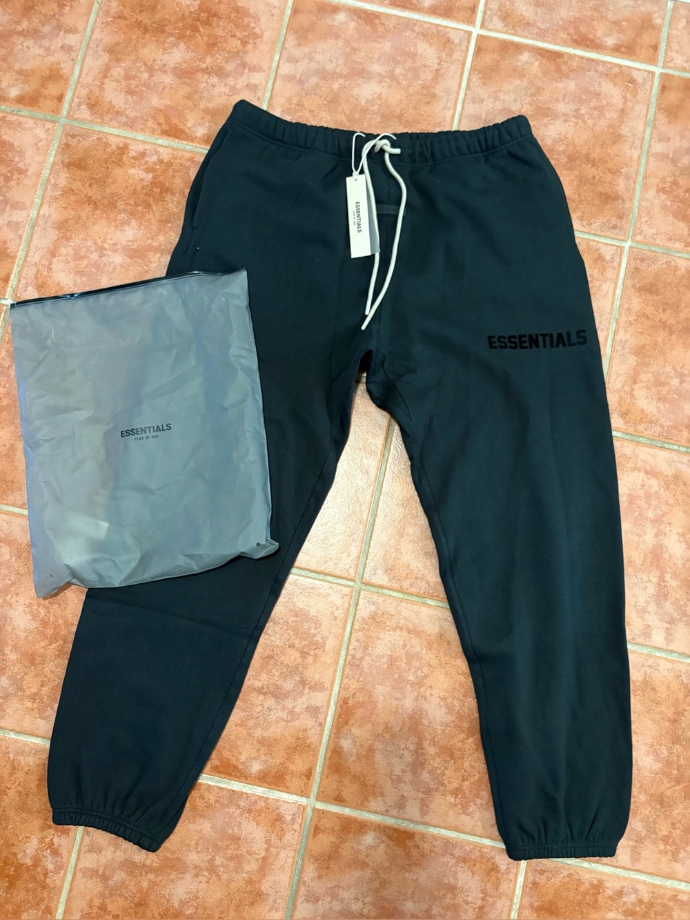 ESSENTIALS Men’s Black Jogger Pants sz xxl
